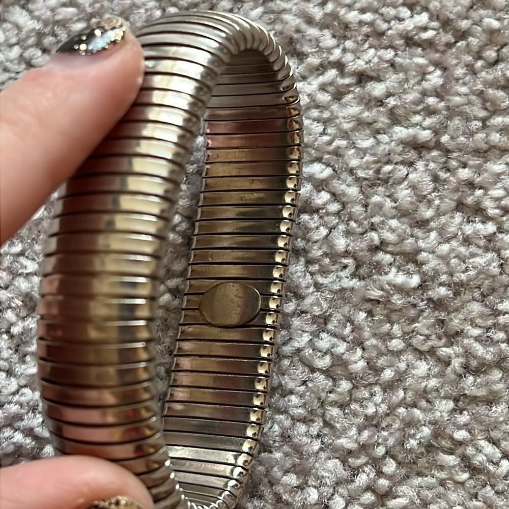 Silverstretchy Statement Bracelet - image 5